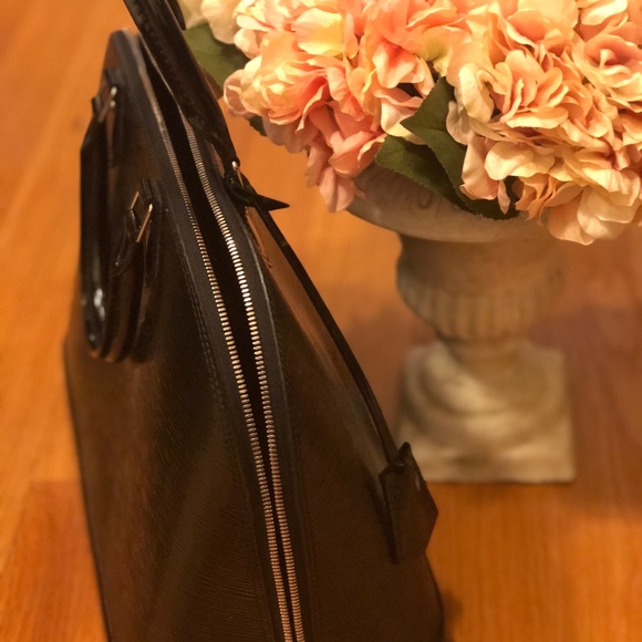Louis  Vuitton !Alma large but glossy leather . - Picture 4 of 4